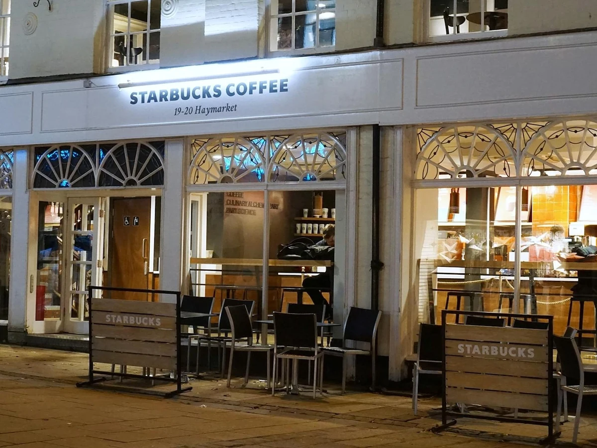 commercial-painting-starbucks-coffee-shop-derby-painters Commercial painting of coffee shop interior in Swadlincote by Derby Painters