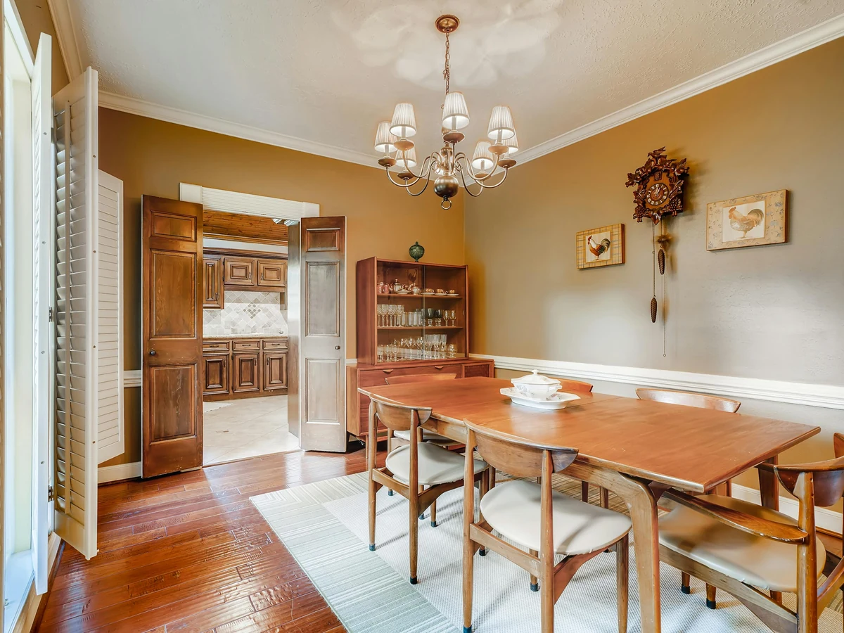 dining-room-painting-cream-dining-room-derby-painters Cream dining room painted by Derby Painters