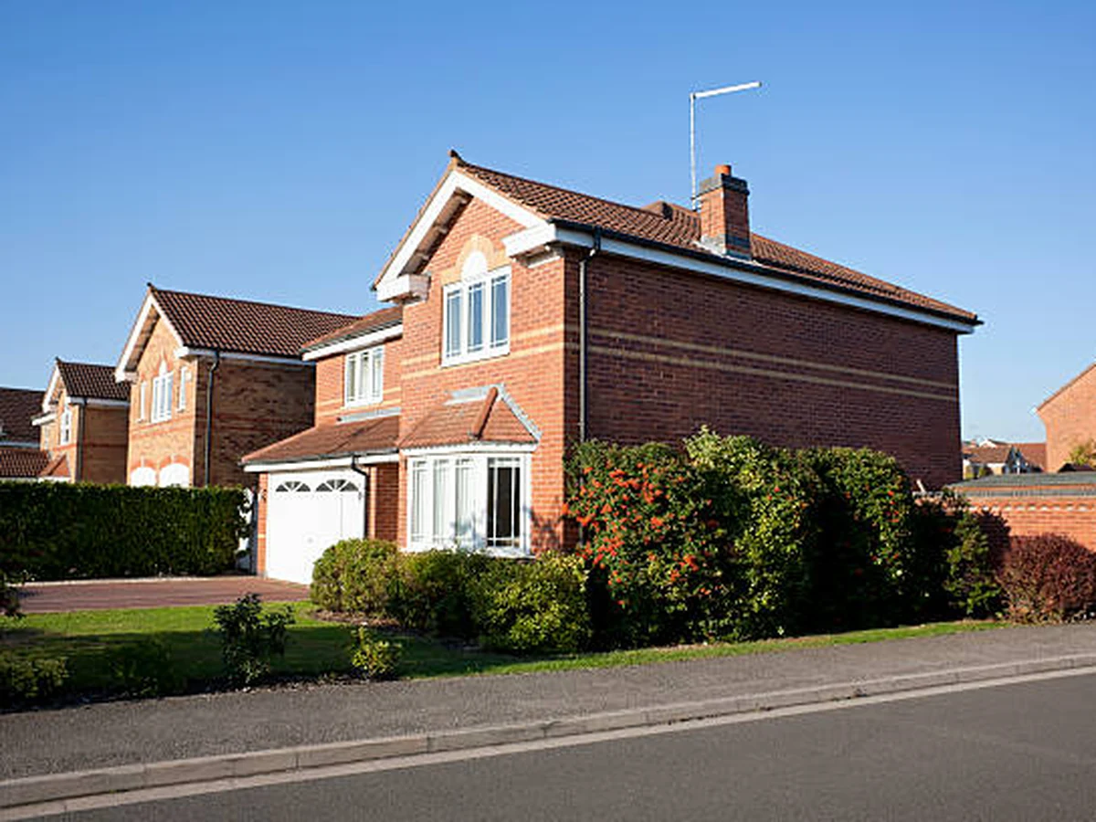exterior-painting-red-brick-detached-derby-painters Red brick detached house exterior painting in Oakwood by Derby Painters, painters and decorators in eastern Derby